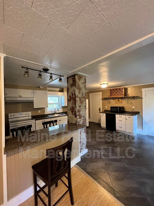 365 Broadway Unit 2, Bangor, ME 04401 Condo for Rent in Bangor, ME