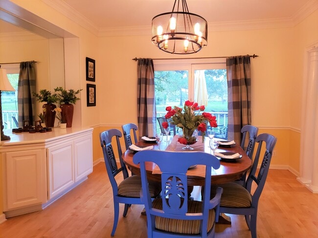 Building Photo - W280N1690 Golf View Dr