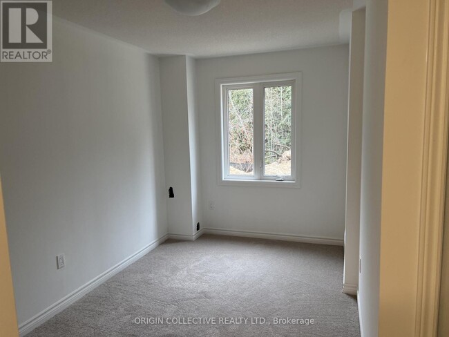 Building Photo - 34 Milson Cres