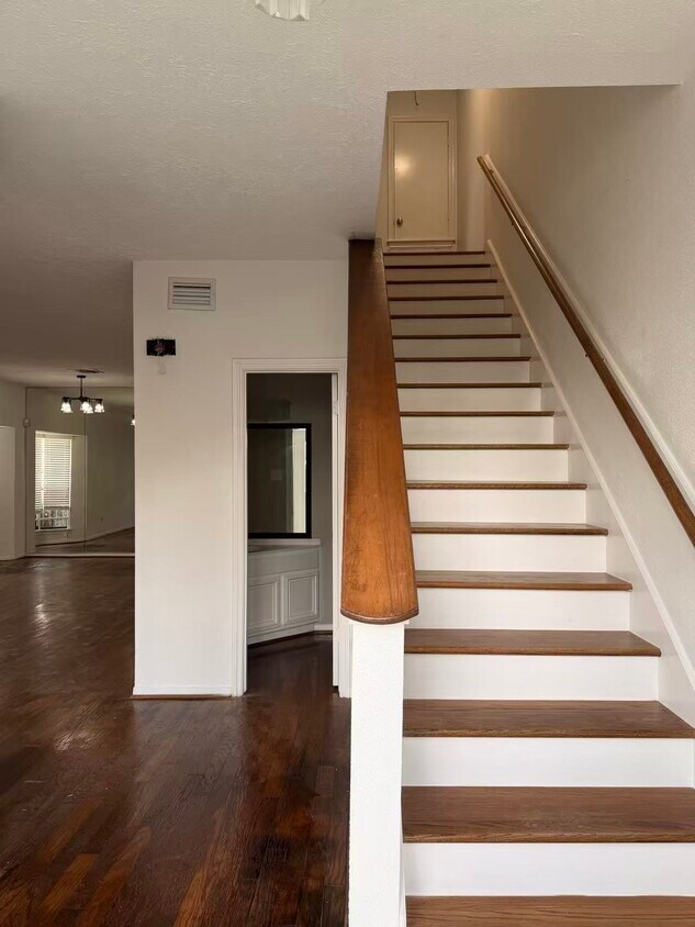 Foto del edificio - 2220 Bering Dr