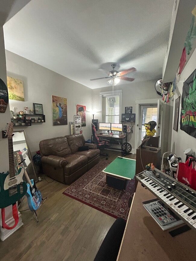 Living Room - 908 N Western Ave