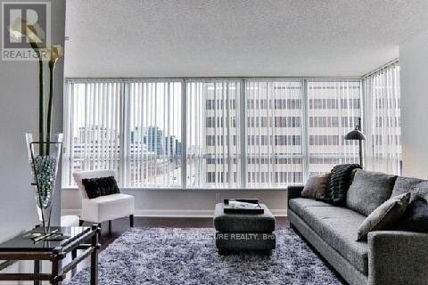 Photo du bâtiment - 33-833 Sheppard Ave E