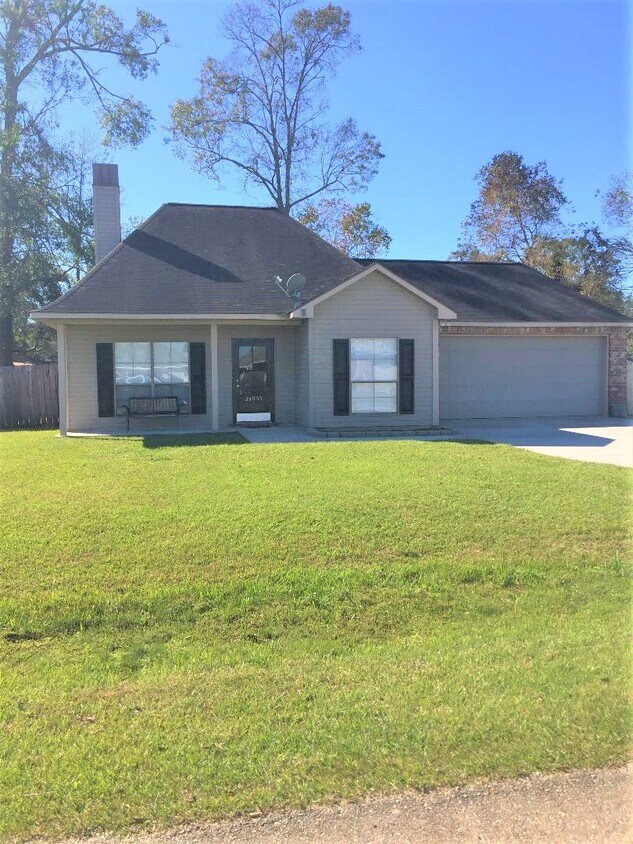 34933 Eagle Ridge Dr, Denham Springs, LA 70706 House Rental in Denham