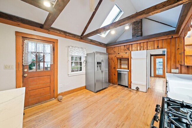 Building Photo - 525 Mattakeesett St