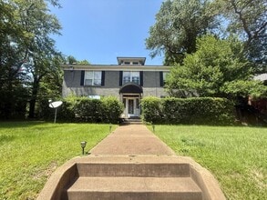 Building Photo - 701 W Houston St