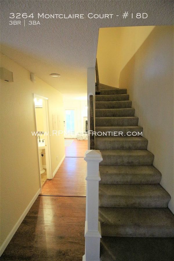 Building Photo - 3264 Montclaire Ct