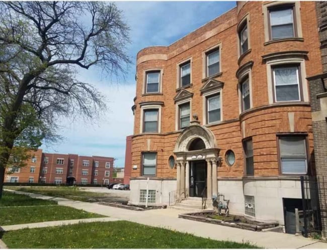 Photo - 4319 S Michigan Ave Apartment