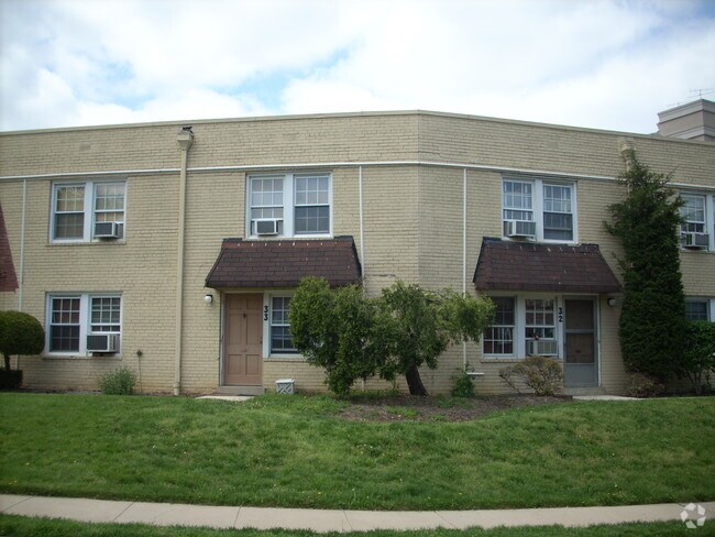 Building Photo - 730-736 N Oakland St