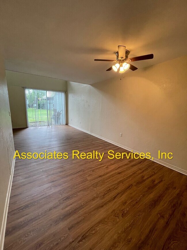 Foto del edificio - 611 SW 75th St