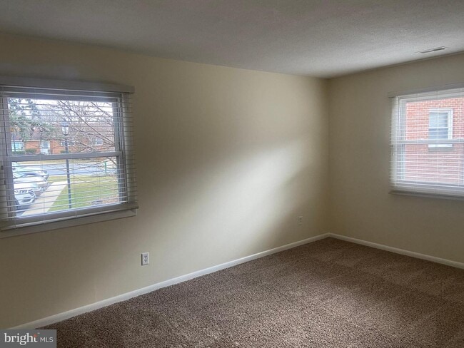 Building Photo - 103 N Edgewood Dr