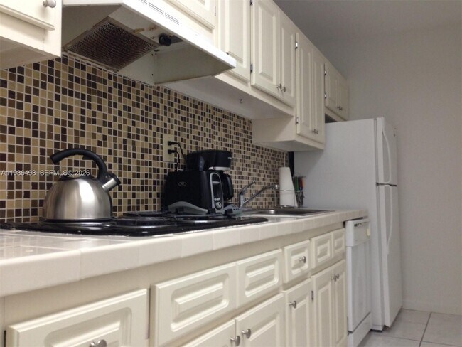 Building Photo - 100 Lincoln Rd