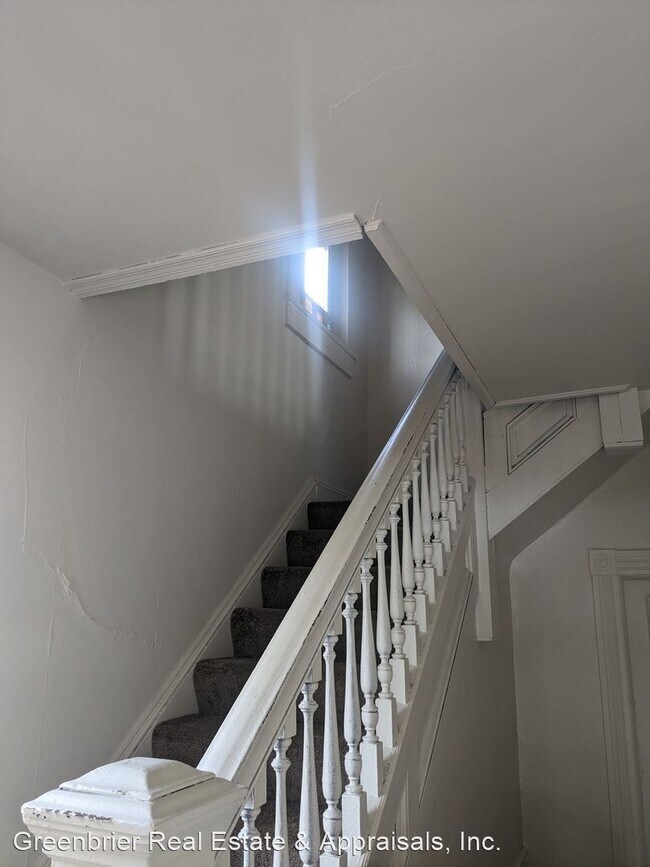 Building Photo - 2 br, 1 bath House - 1409 Chesapeake Ave. #2