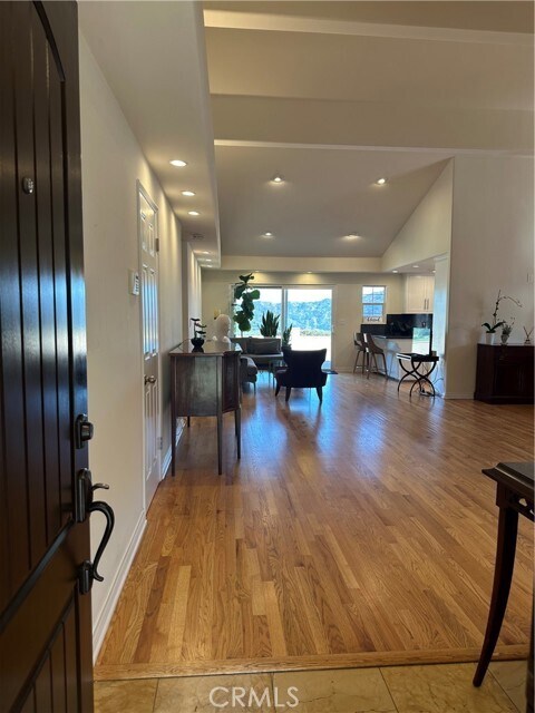 Foto del edificio - 3160 Kirkham Dr