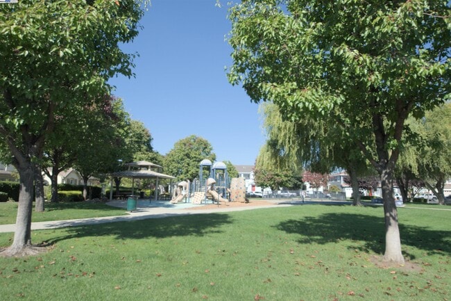 Building Photo - 1612 Marina Way