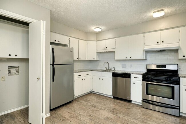 Building Photo - 407 Rawhide Loop