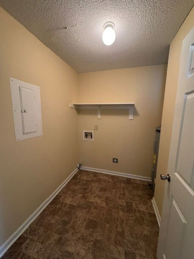 Foto del edificio - ***HALF OFF FIRST FULL MONTH OF RENT ***