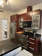 Building Photo - 808 N Greenview Ave