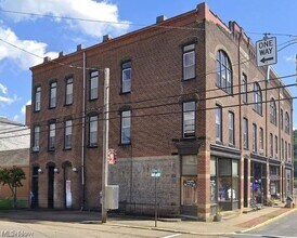 Building Photo - 212 Main St