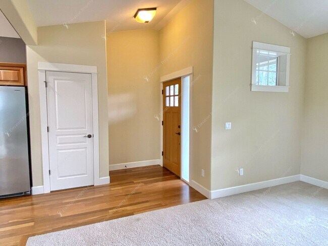 Building Photo - Charming Greenway Home in Larkspur with Va...
