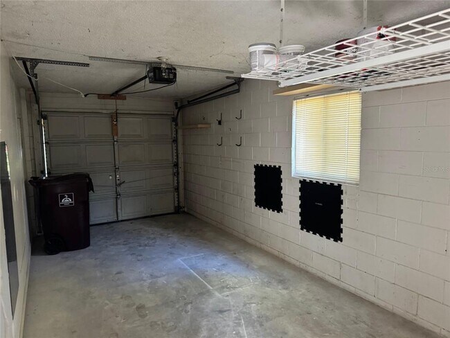 Foto del edificio - 947 Morris Ave
