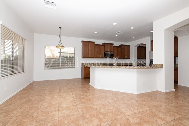 Building Photo - 4205 E Del Rio Dr