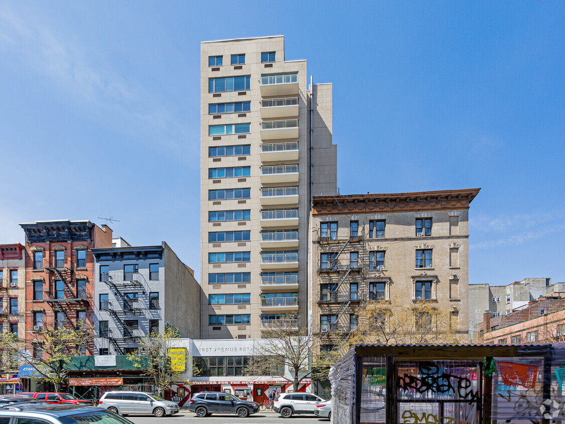 Primary Photo - 240 E 10th St