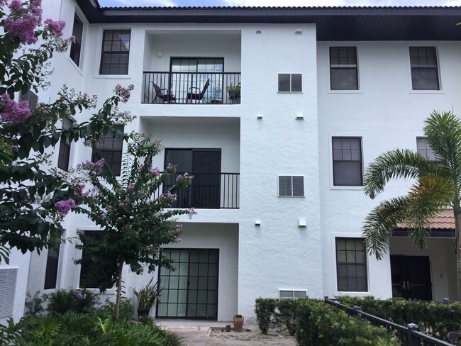 Building Photo - RESORT-STYLE 2 BEDROOM 2 BATHROOM CONDO