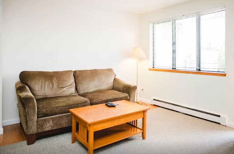 Primary Photo - 4145 11th Ave NE