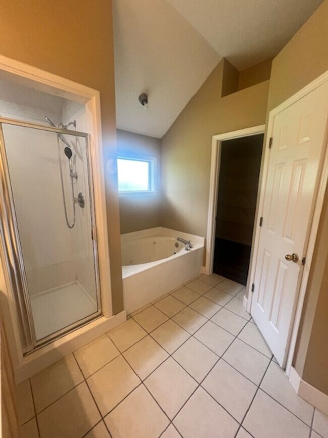 Building Photo - Stunning 3-Bedroom Home in Cordova-Spaciou...