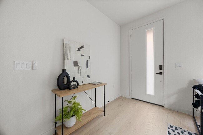 Foto del edificio - 1709 Maple Ave