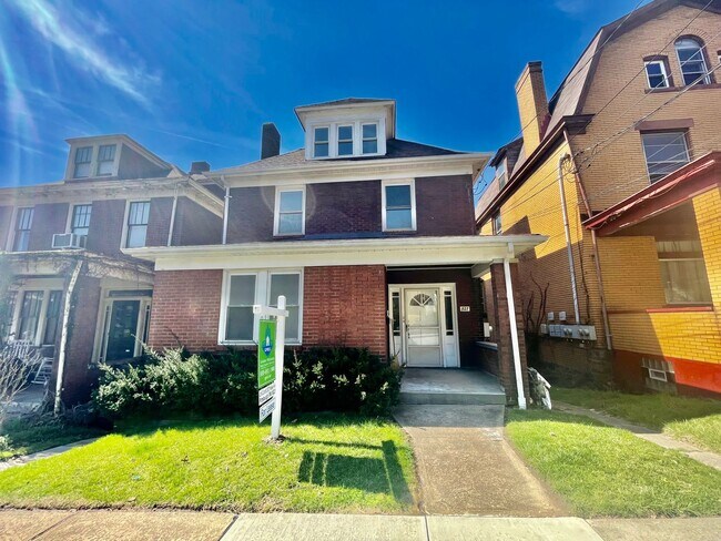 Foto del edificio - 527 Halsey Ave