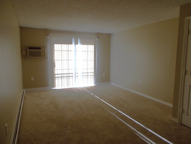 Building Photo - 11 Saint James Pl