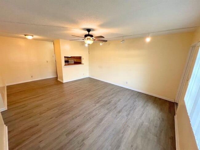 Foto del edificio - 843 Twin Lakes Dr