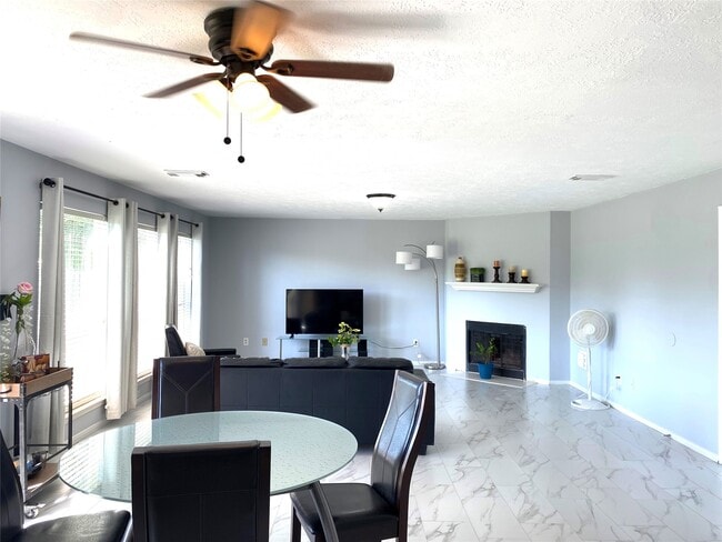 Building Photo - 23126 S Waterlake