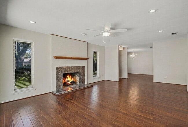 Building Photo - 4824 Darla Dr