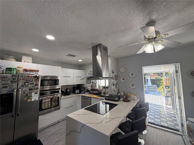 Foto del edificio - 1350 NE 134th St