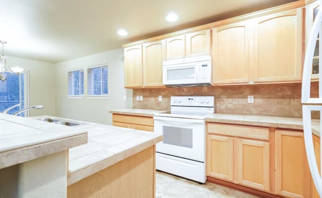 Building Photo - 10096 185th Ave E