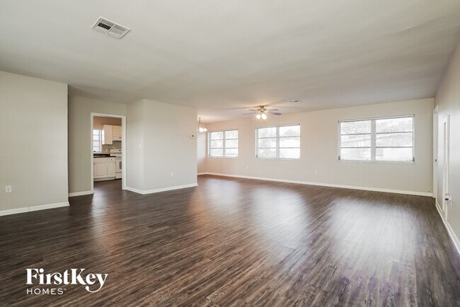 Foto del edificio - 21586 Edgewater Dr