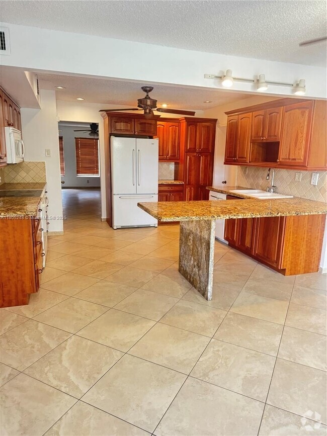 Building Photo - 3111 Coral Springs Dr