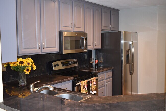 Foto del edificio - 2 Story 3 Bedroom 2.5 Bath Townhome with A...