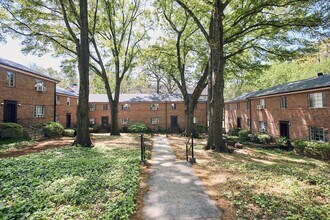 Building Photo - 1086 Briarcliff Rd NE