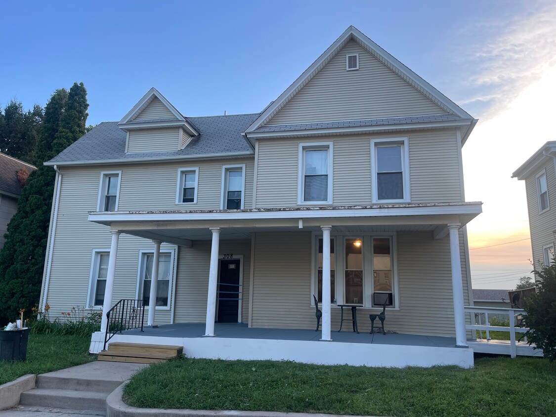 Primary Photo - 308 S 8th St