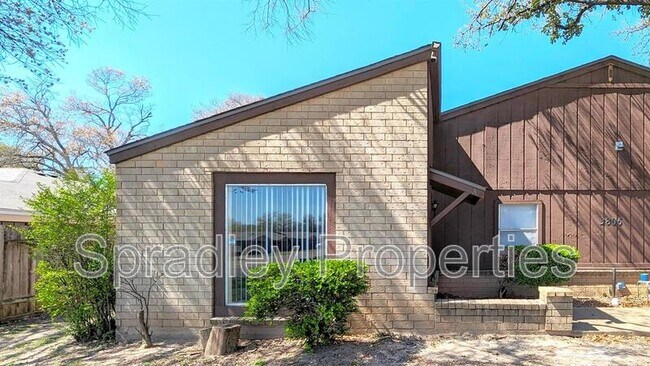 Foto del edificio - 3806A Shallow Ford Rd