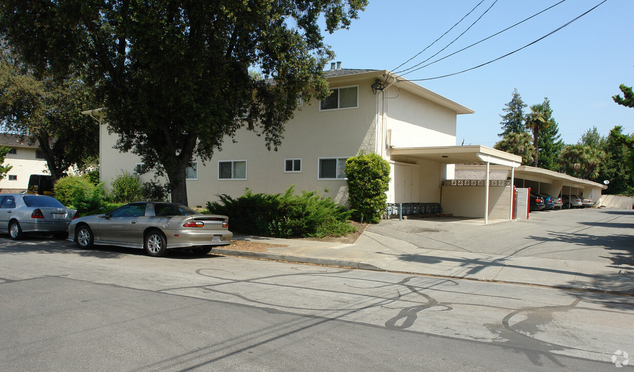 Building Photo - Grand Fir Apartments