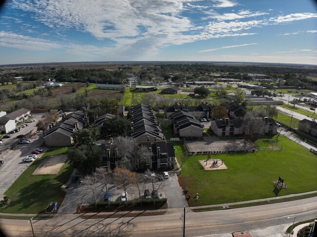 Exterior 3D - Angleton Manor