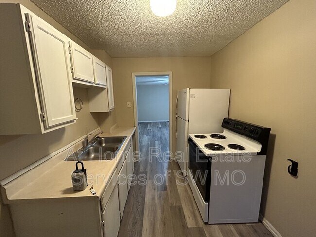 Foto del edificio - 311 W Grand St
