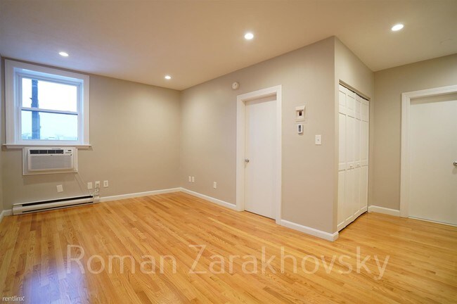 Building Photo - 1 br, 1 bath  - 1200 Commonwealth Ave # 22RZ
