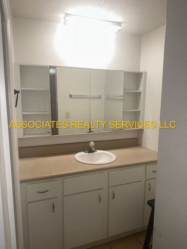 Foto del edificio - 2811 SW Archer Rd