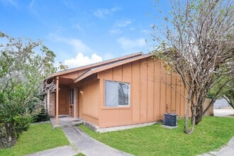 Building Photo - 323 W William Cannon Dr
