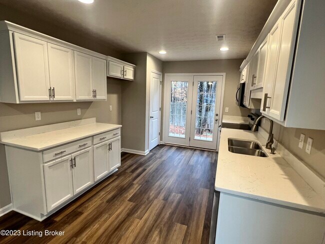 Foto del edificio - 8211 Arbor Meadow Way